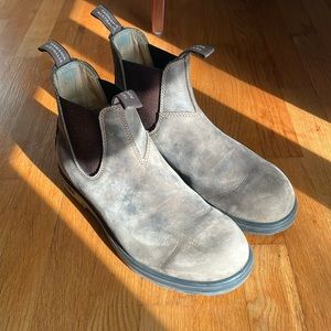 Men’s Blundstone Classic boots.